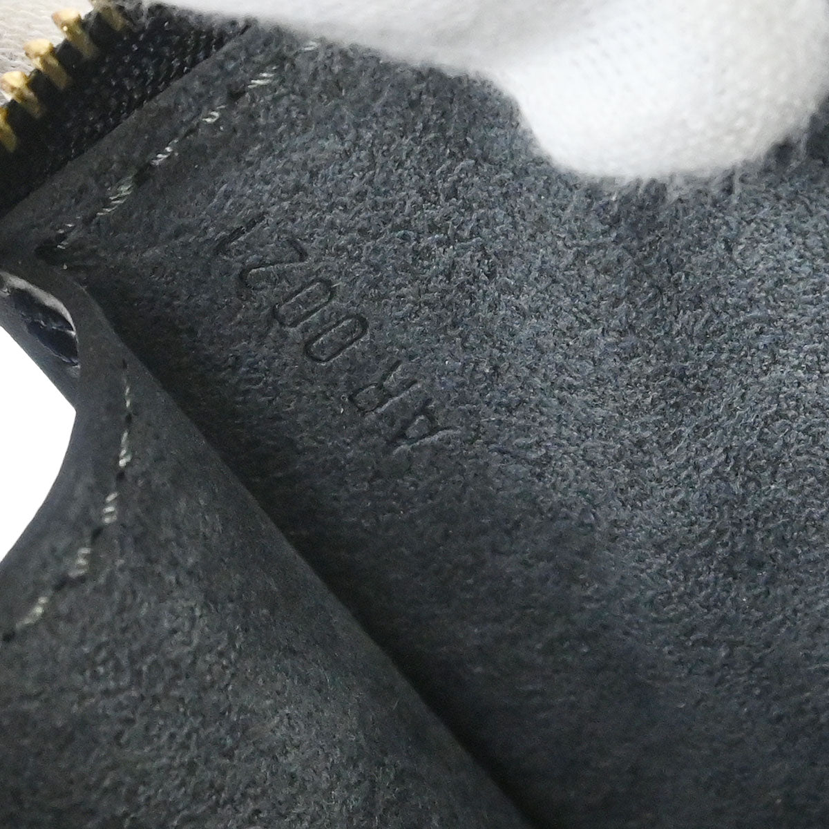 Louis Vuitton Black Epi Pochette Accessoires 24 Handbag M52952