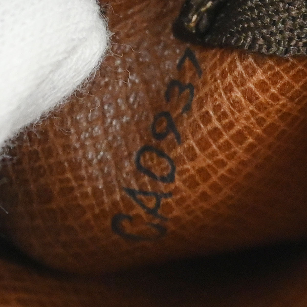 Louis Vuitton Monogram Pochette Cles Coin Purse M62650