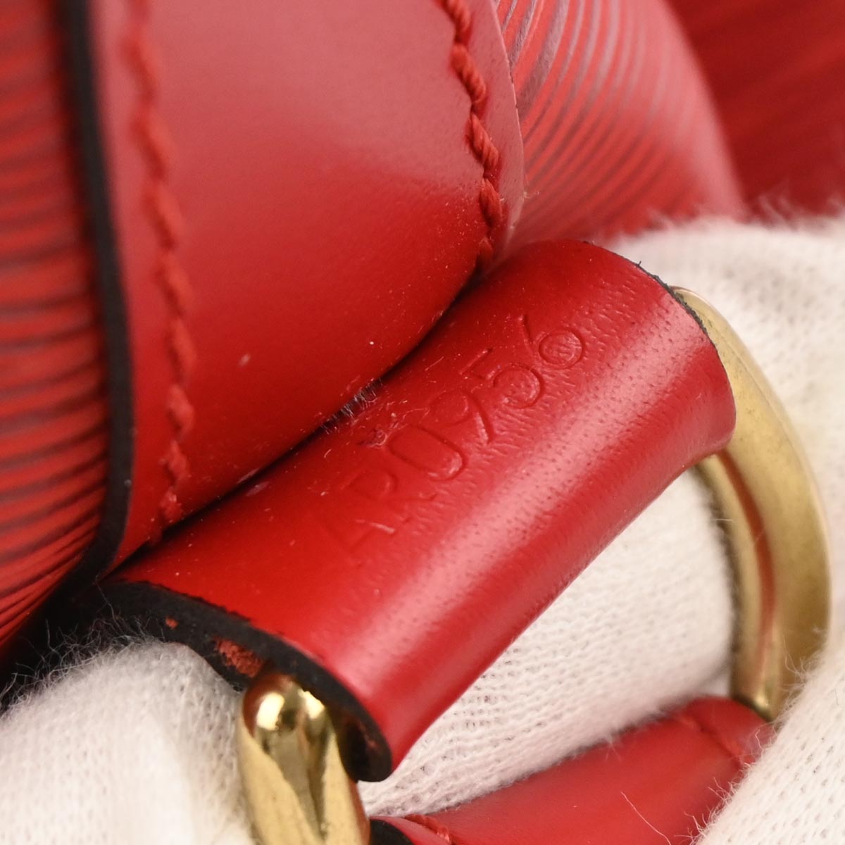 Louis Vuitton 1996 Red Epi Petite Noe Shoulder Bag M44107