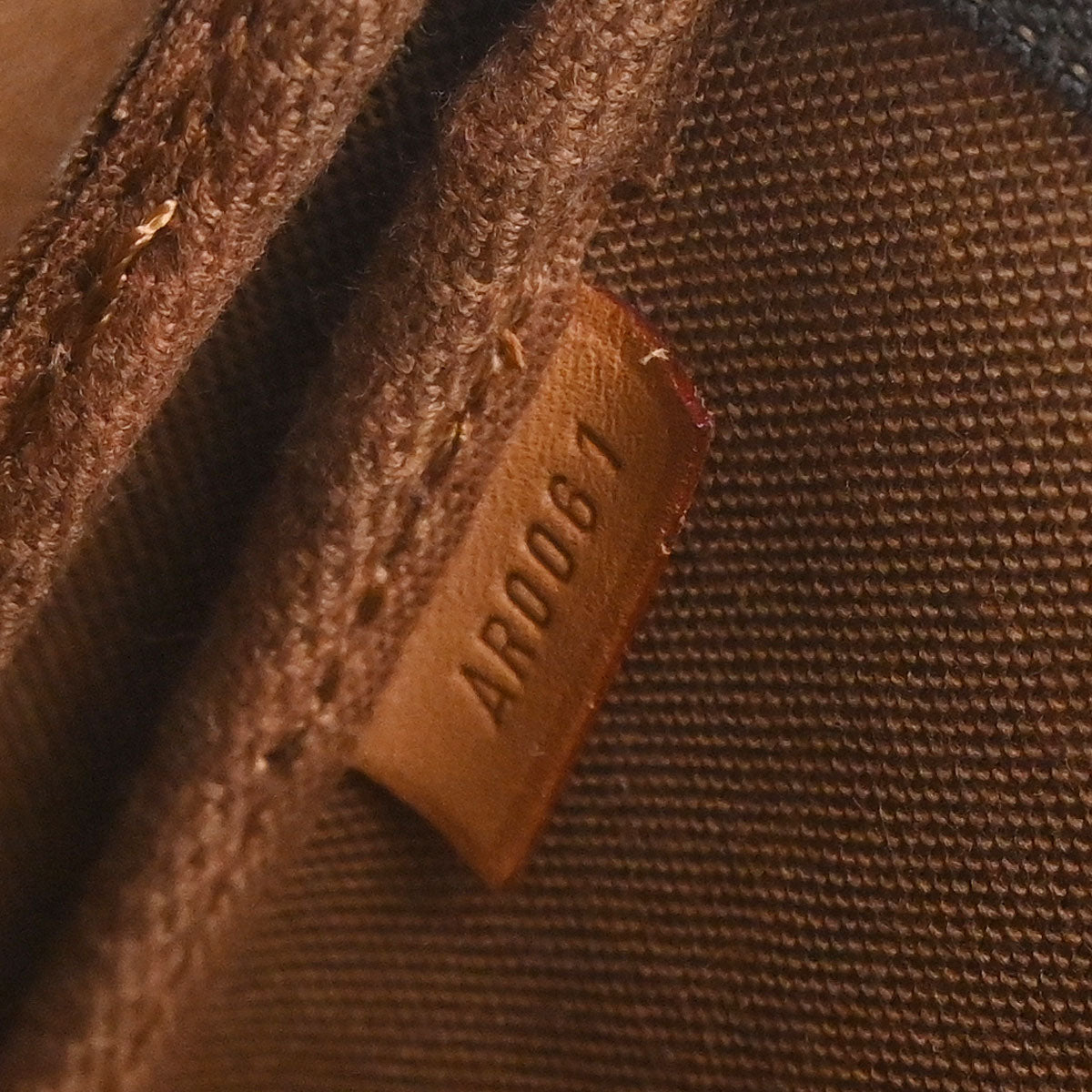 Louis Vuitton White Graffiti Pochette Accessoires Handbag M92192