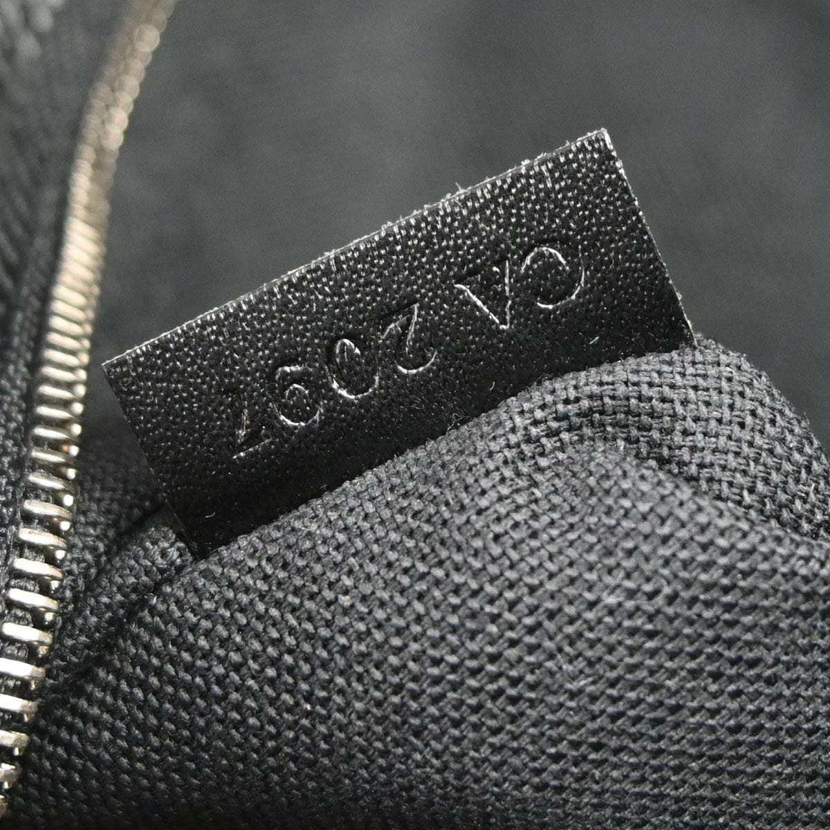 Louis Vuitton Black Taiga Stanislav Travel Handbag M31152