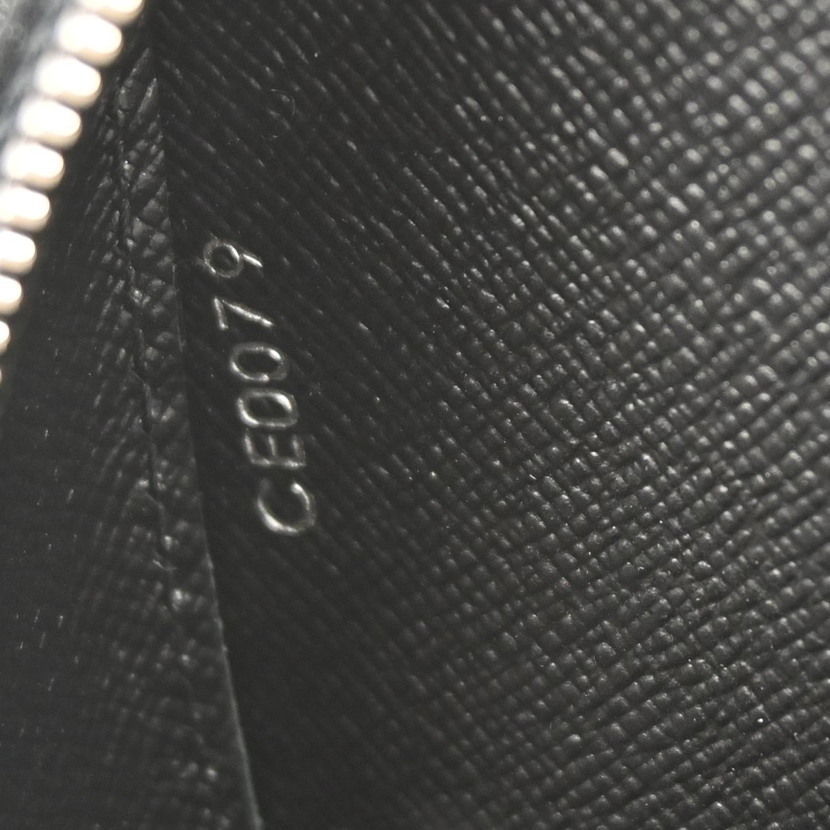 Louis Vuitton Black Taiga Baikal Clutch Handbag M30182