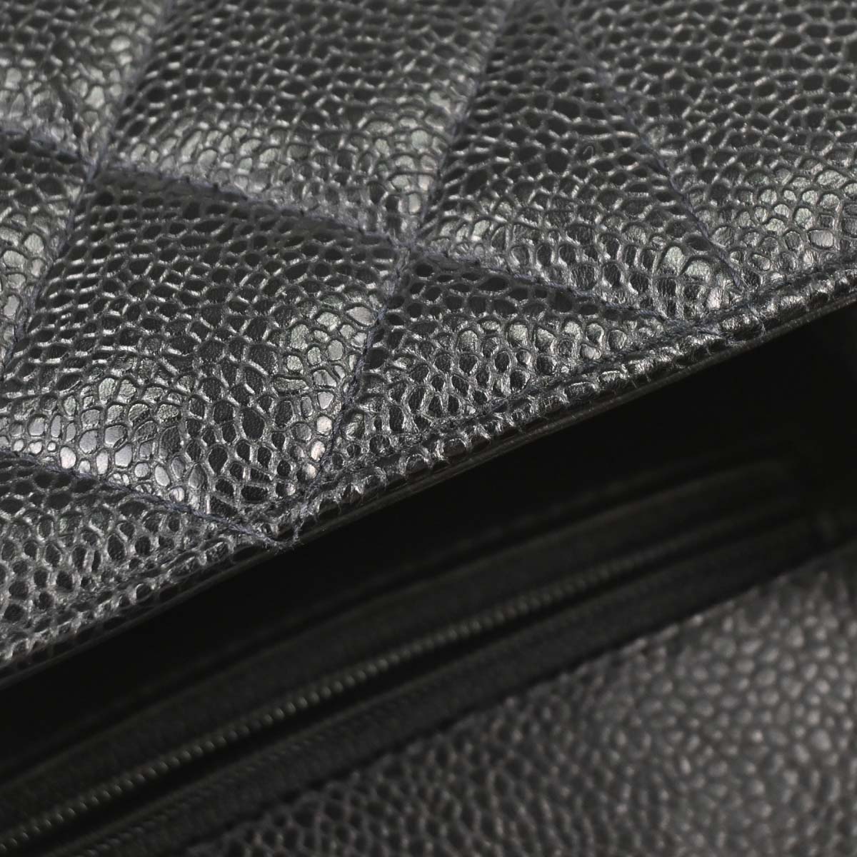 Chanel 1991-1994 Black Caviar Skin Small Diana Shoulder Bag