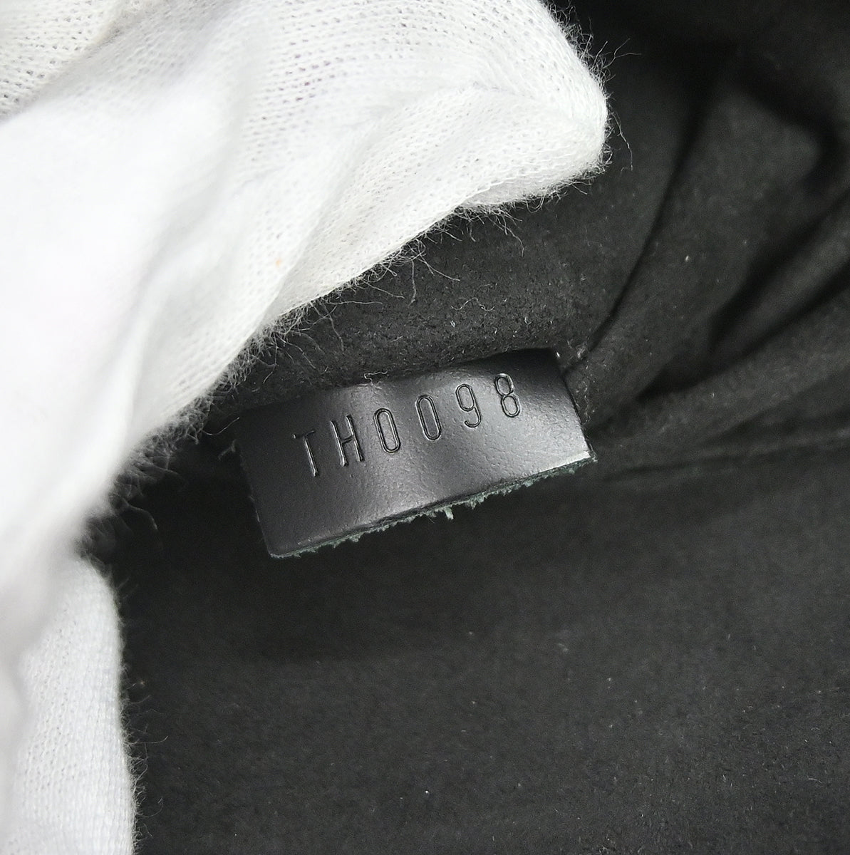 Louis Vuitton 2008 Black Epi Pochette Montaigne Handbag M59292