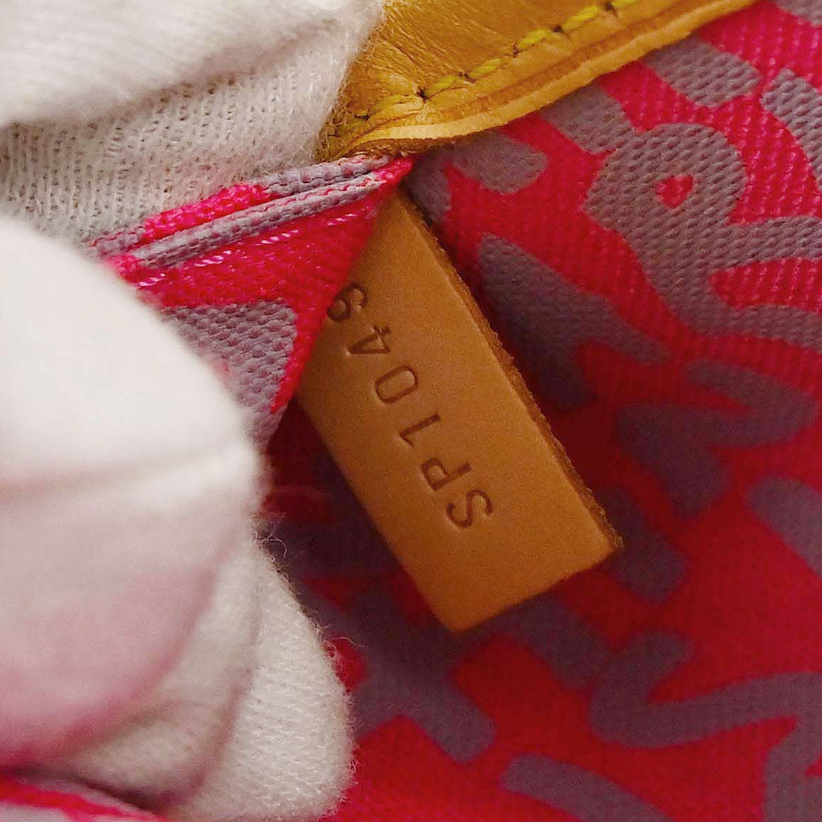 Louis Vuitton Pink Monogram Graffiti Neverfull GM Tote Bag M93701