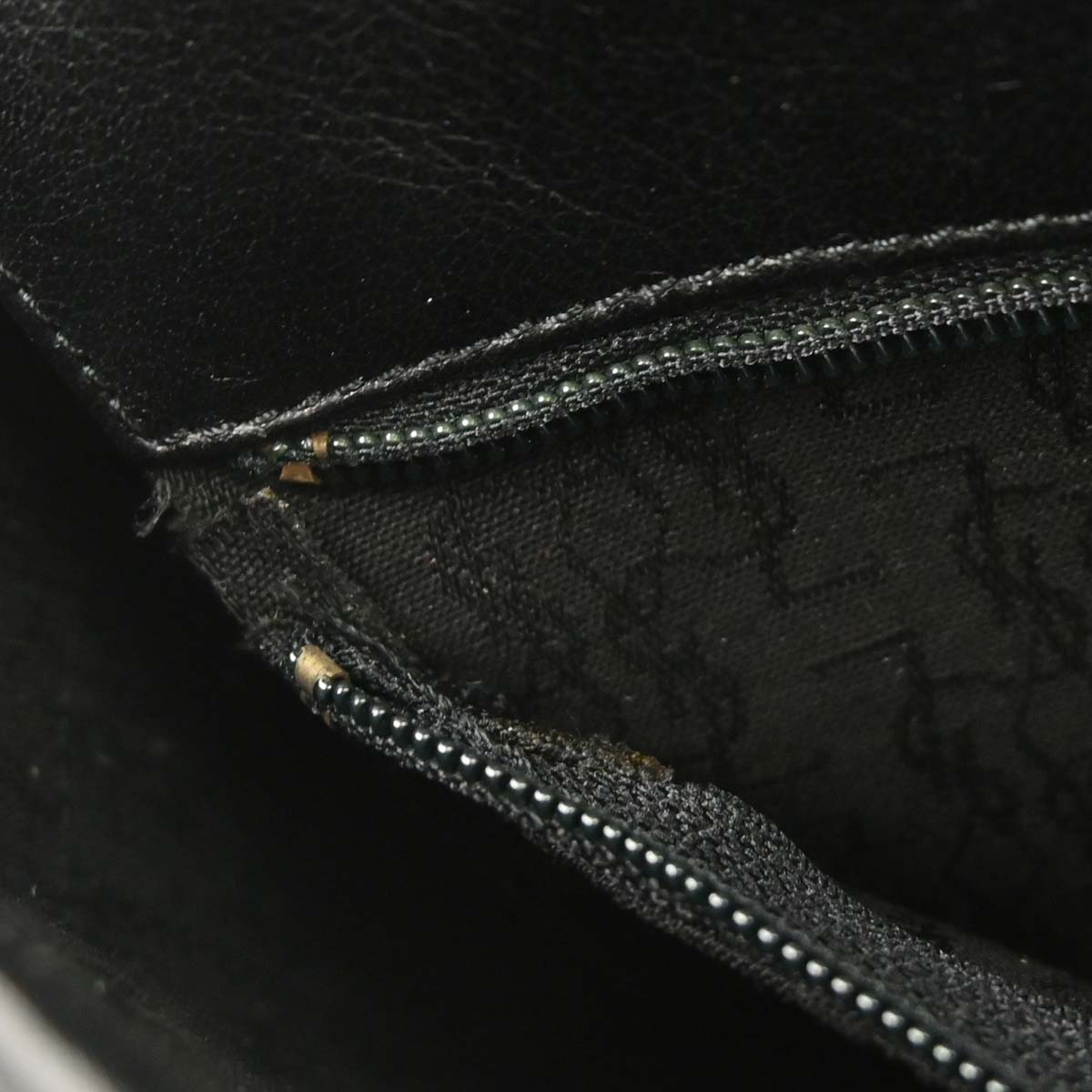 Yves Saint Laurent Black Leather Shoulder Bag
