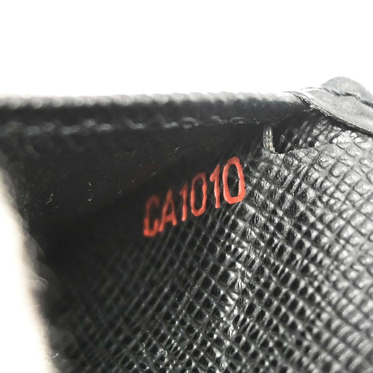 Louis Vuitton Black Epi Porte Billets 6 Cartes Credit Wallet M63312