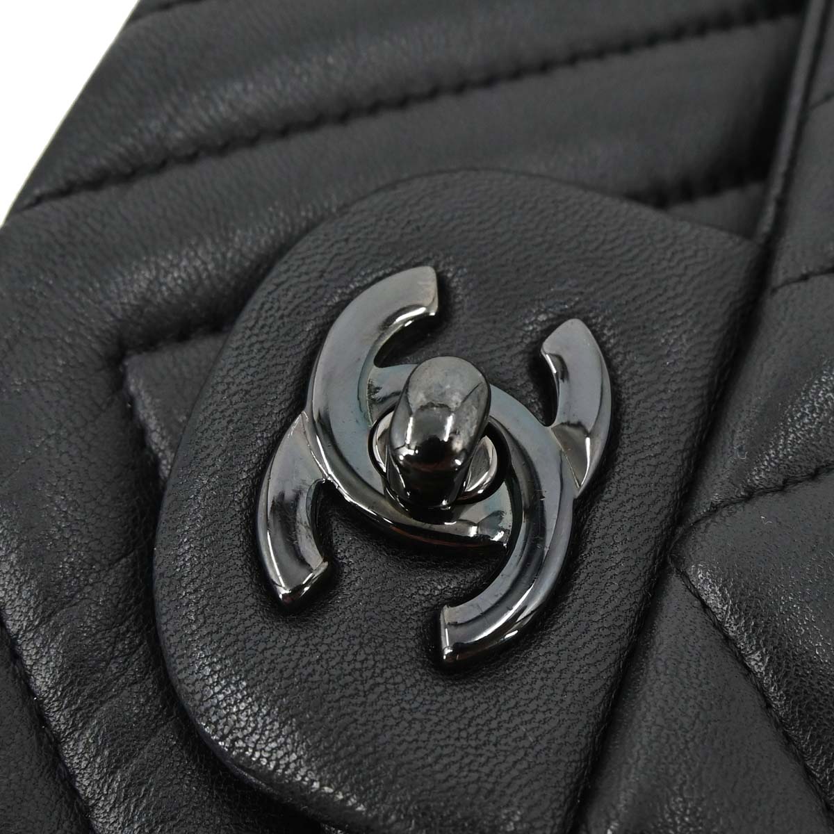 Chanel 2015-2016 Black Lambskin Chevron Medium Classic Double Flap Shoulder Bag