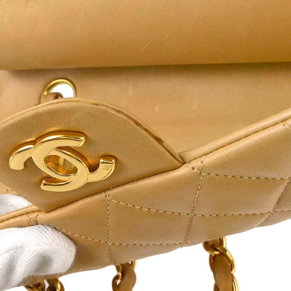 Chanel 1997-1999 Beige Lambskin Medium Classic Double Flap Shoulder Bag