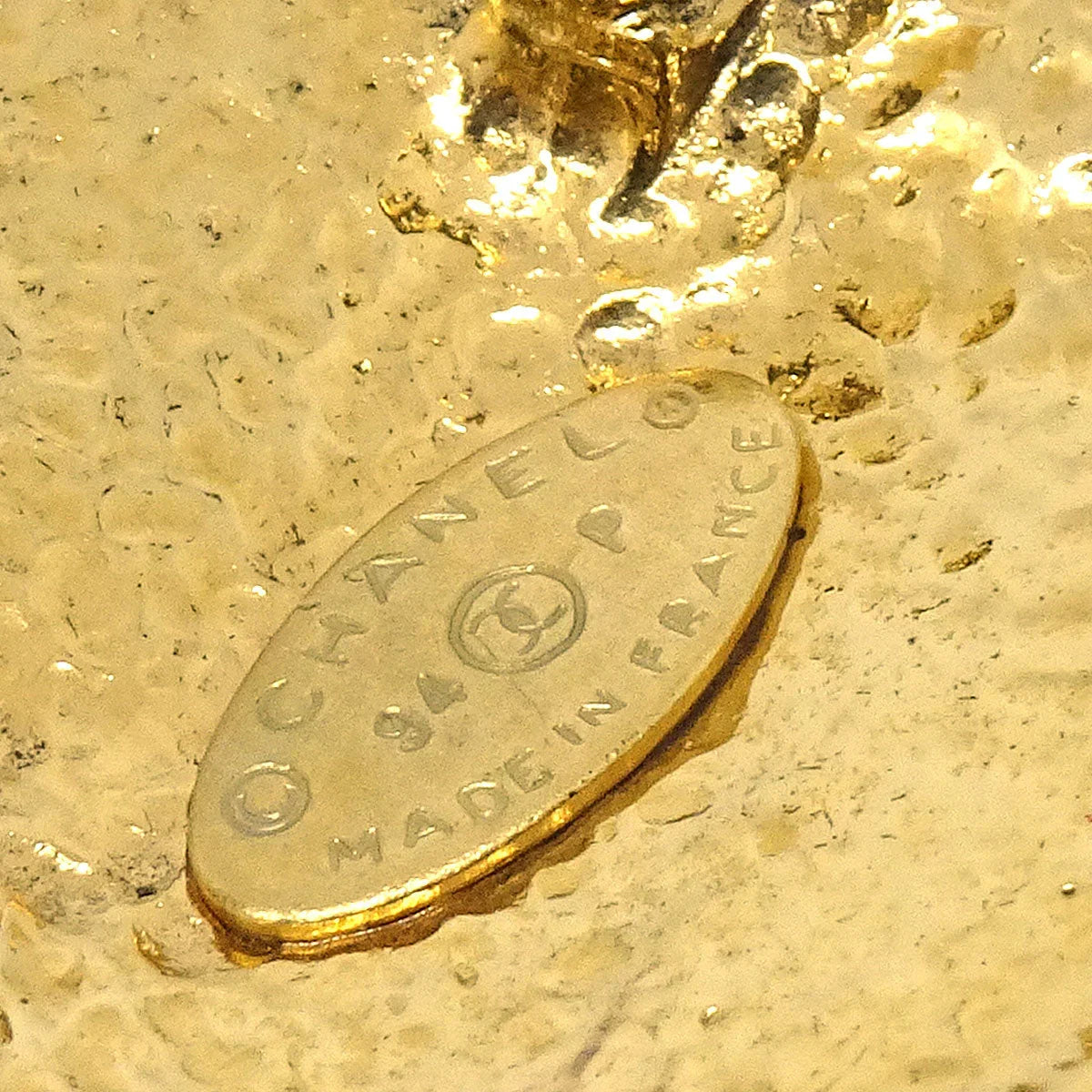 Chanel 1994 Brooch Gold