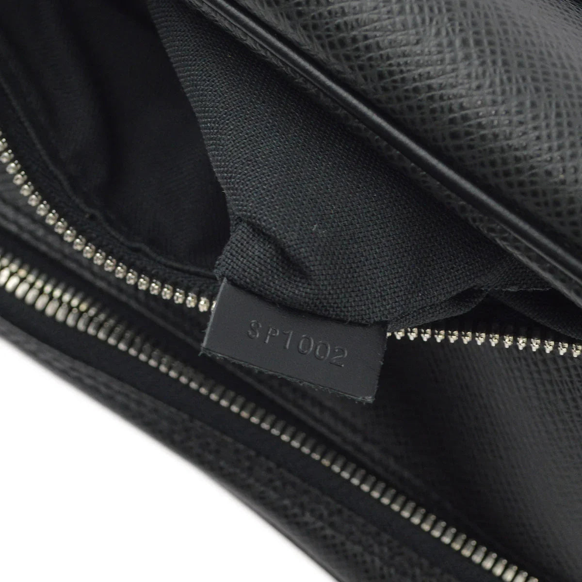 Louis Vuitton 2002 Black Taiga Reporter PM Shoulder Bag M30152