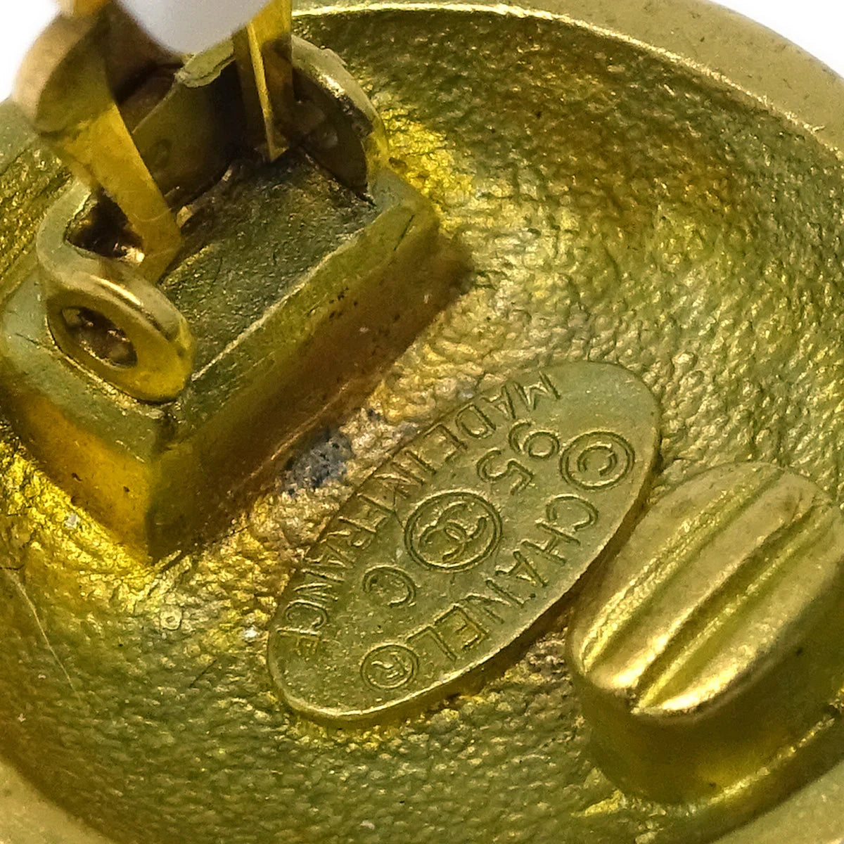 Chanel Button Earrings Clip-On Gold 95C