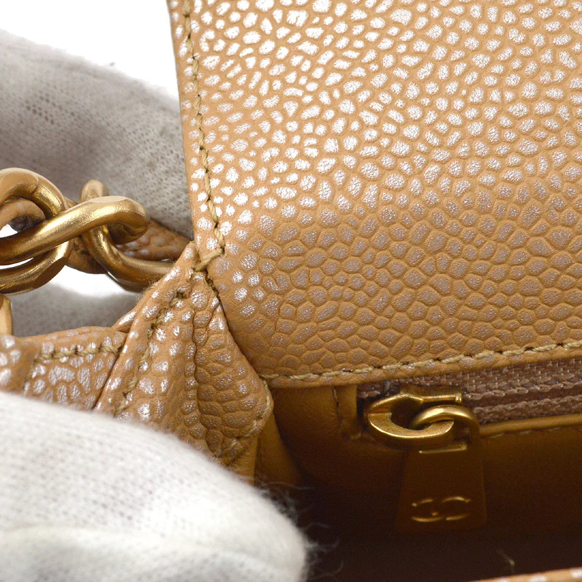Chanel 2000-2001 Beige Caviar Chain Handbag 18