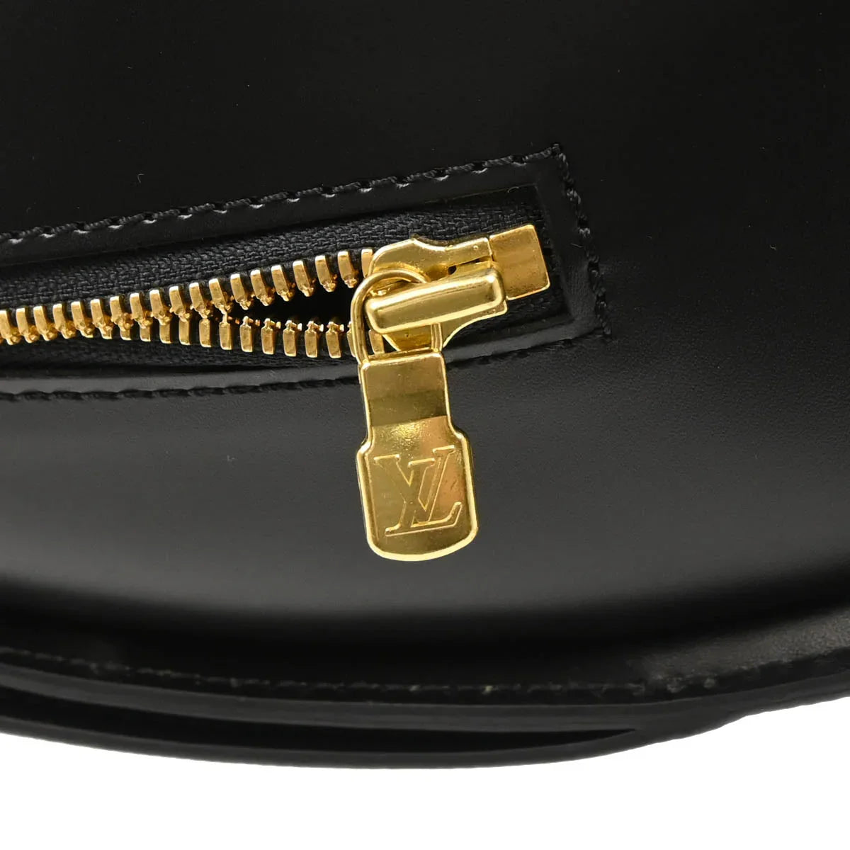 Louis Vuitton 1998 Black Epi Pont Neuf Handbag M52052