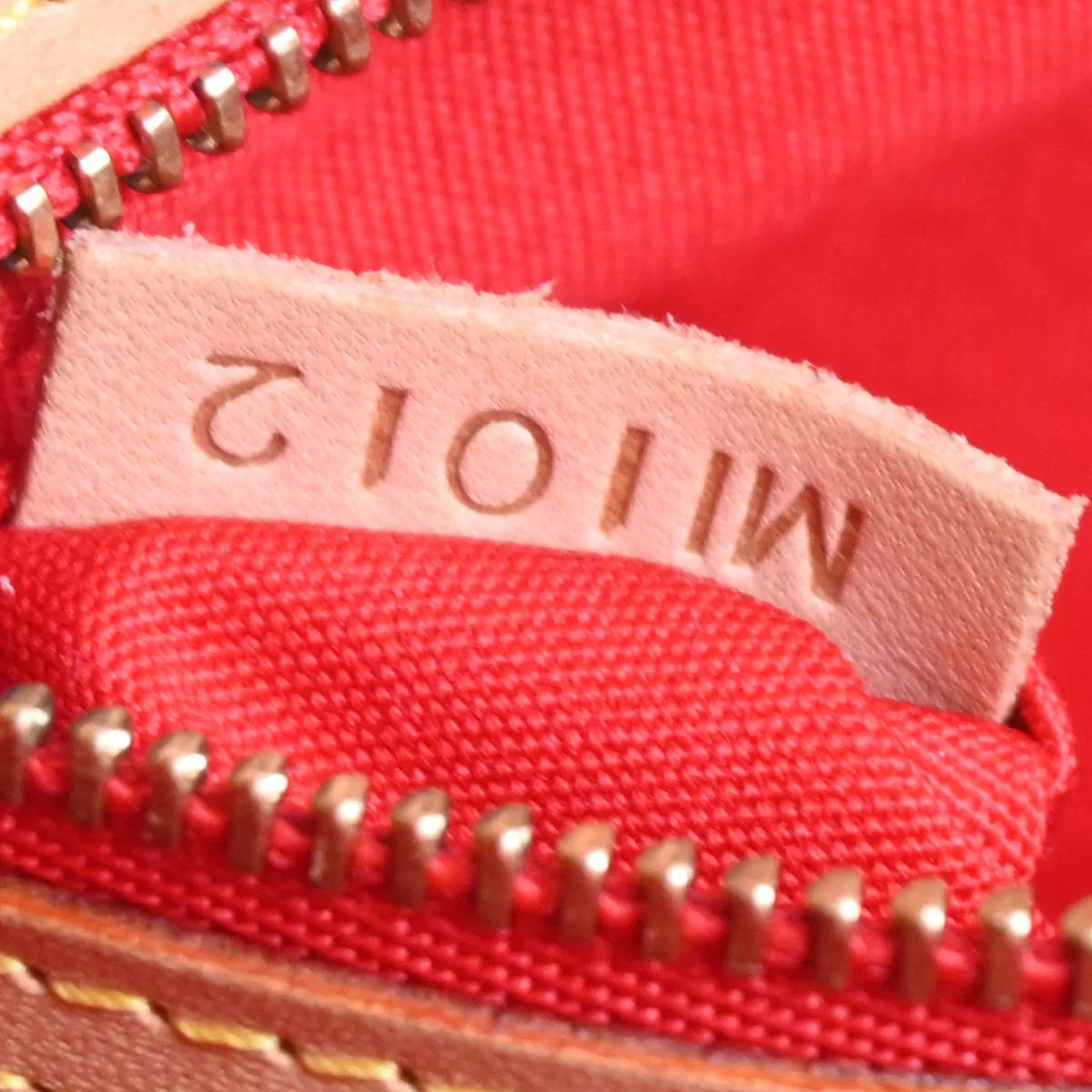 Louis Vuitton 2002 Red Vernis Reade PM Tote Handbag M91088