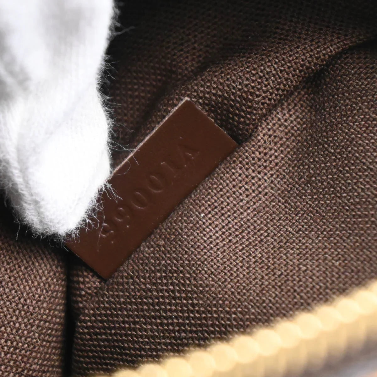 Louis Vuitton 2006 Damier Messenger Melville Shoulder Bag N51125