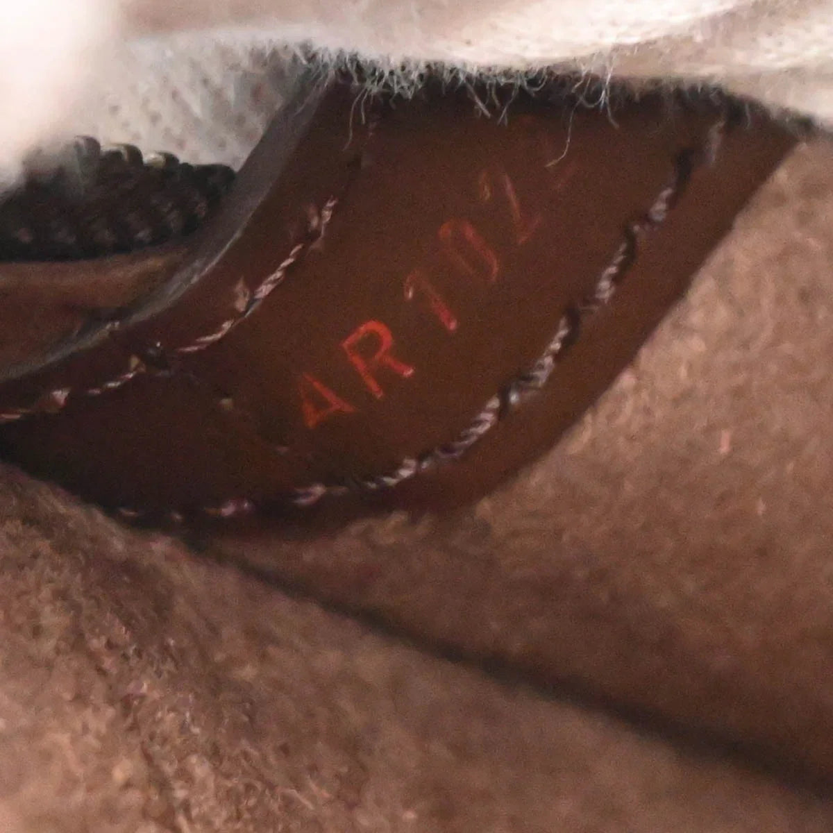 Louis Vuitton 2002 Brown Epi Lussac Shoulder Bag M5228D