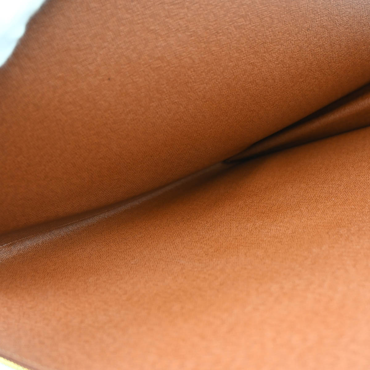 Louis Vuitton 1999 Brown Epi Poche Documents 38 Business Bag M54498