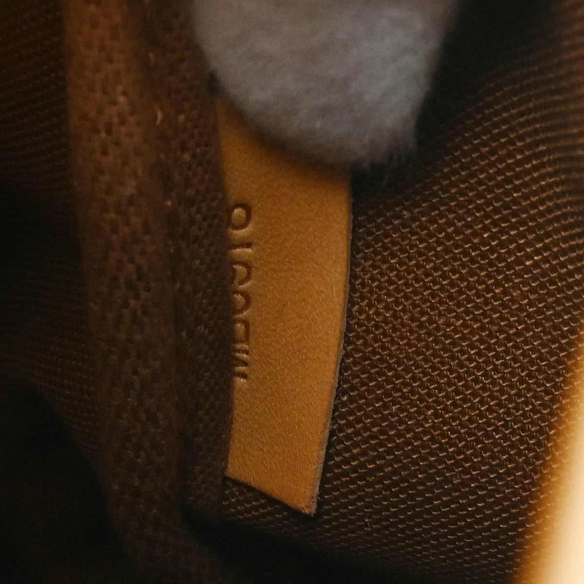 Louis Vuitton 1998 Monogram Saumur 30 Messenger Shoulder Bag M42256