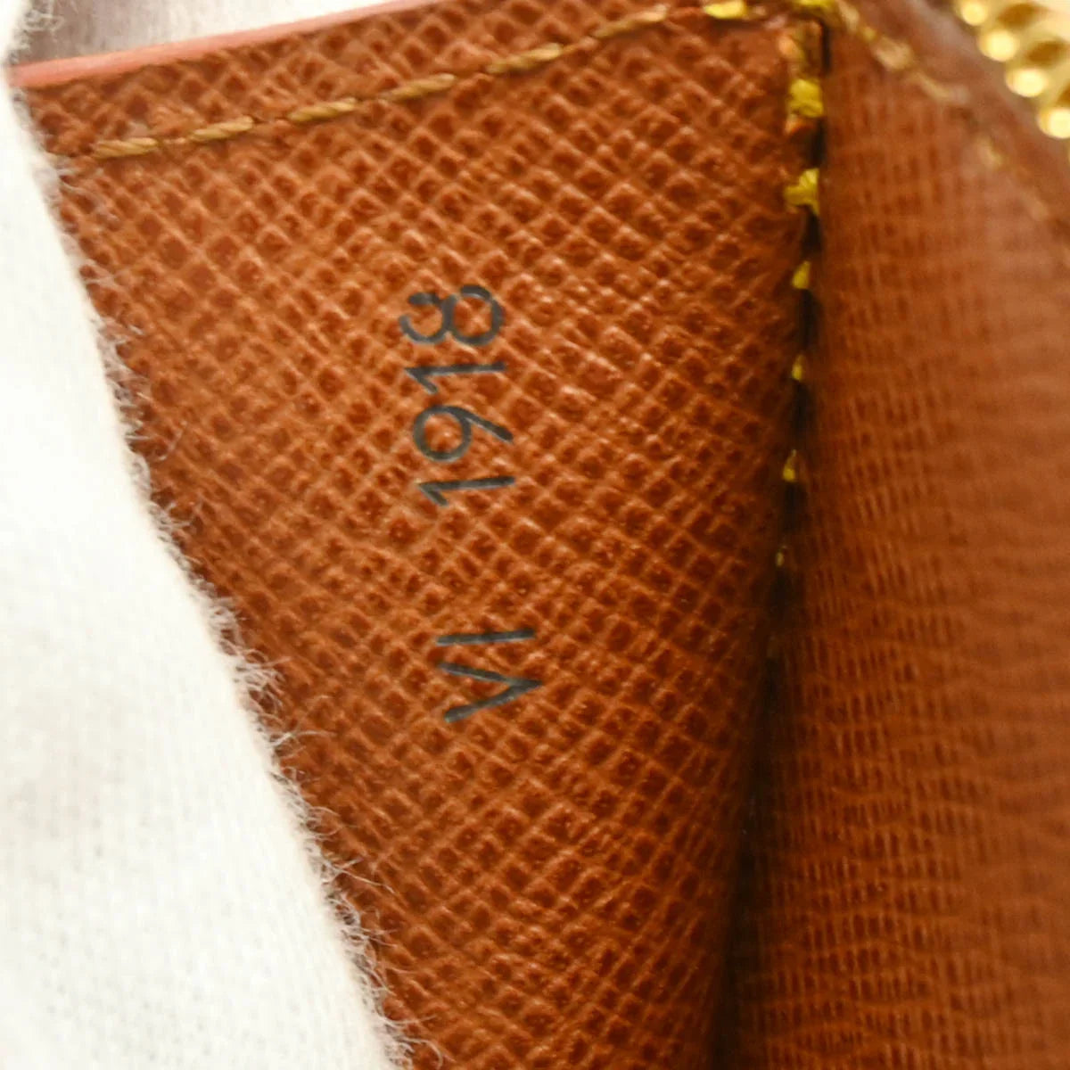Louis Vuitton 1998 Brown Epi Poche Documents 38 Business Bag M54498