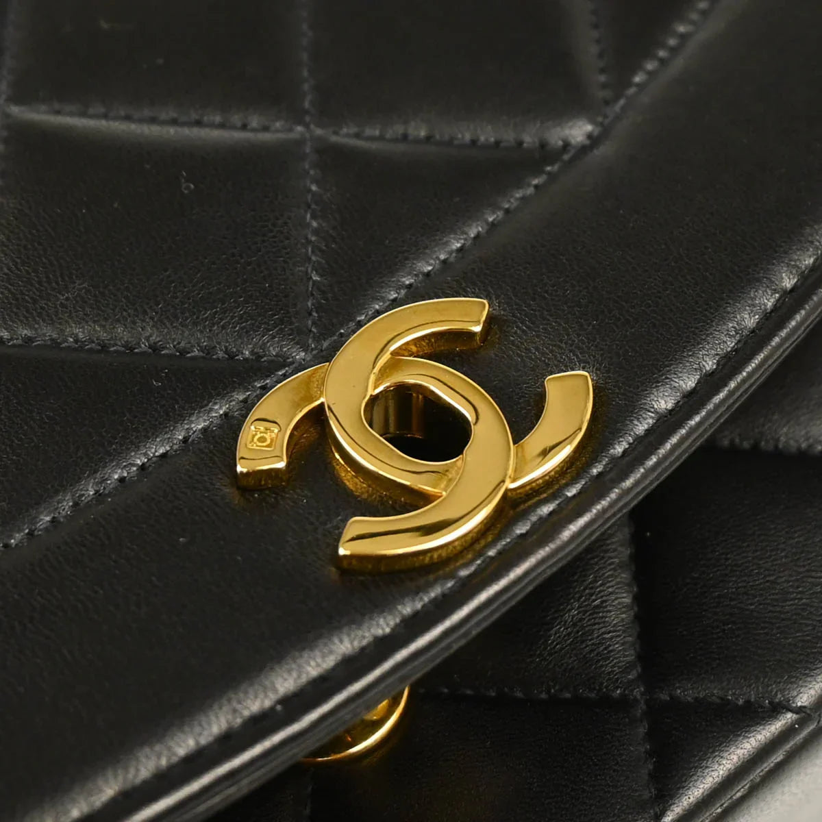 Chanel Black 1991-1994 Lambskin Medium Diana Shoulder Bag