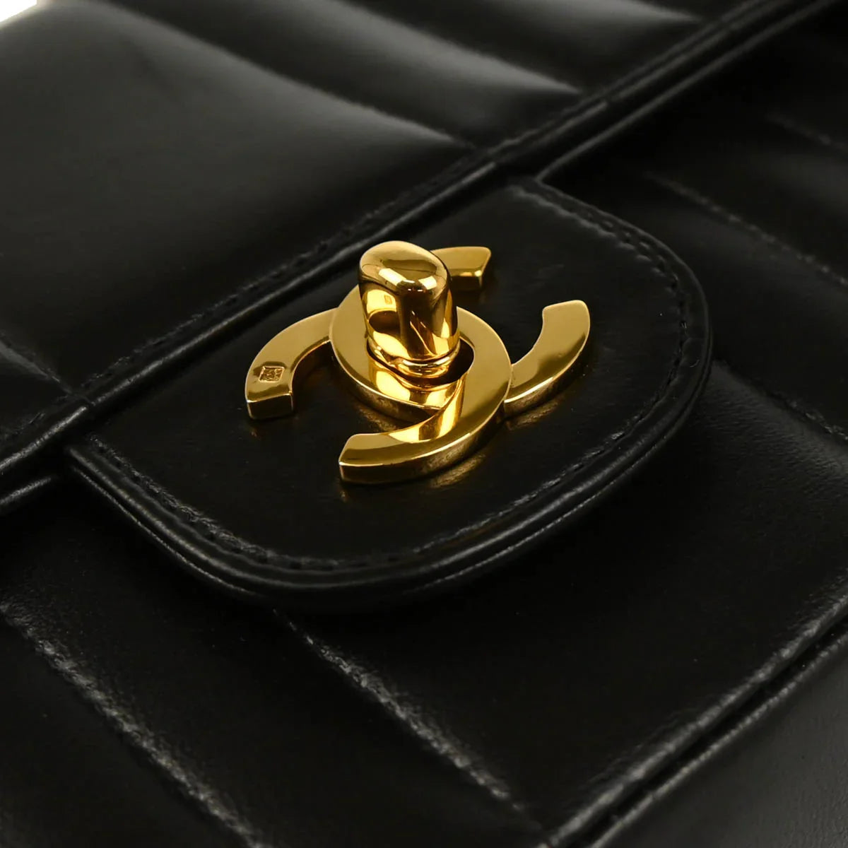 Chanel 1991-1994 Black Lambskin Vertical Stitch Single Flap Shoulder Bag
