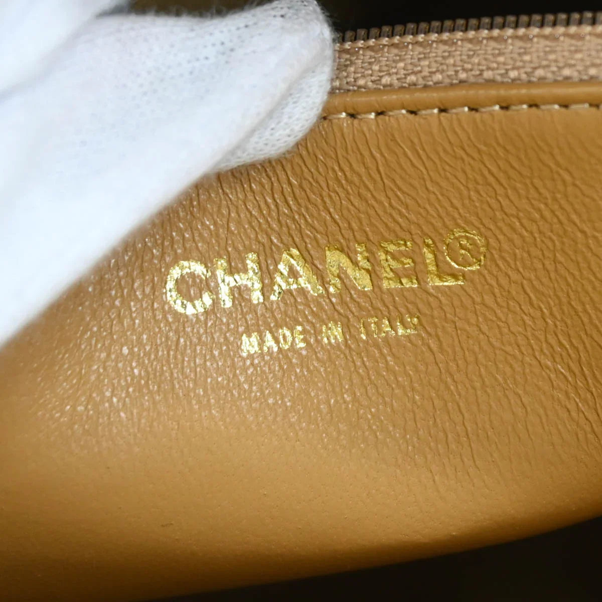 Chanel 2002-2003 Beige Caviar Medallion Tote Handbag