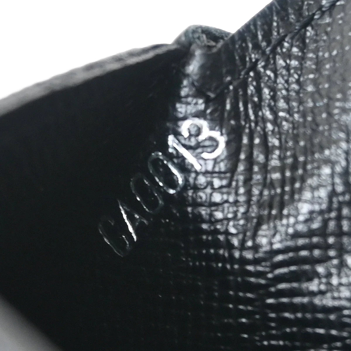 Louis Vuitton 2003 Taiga Porte Monnaie Cuvette Coin Purse Wallet M64422
