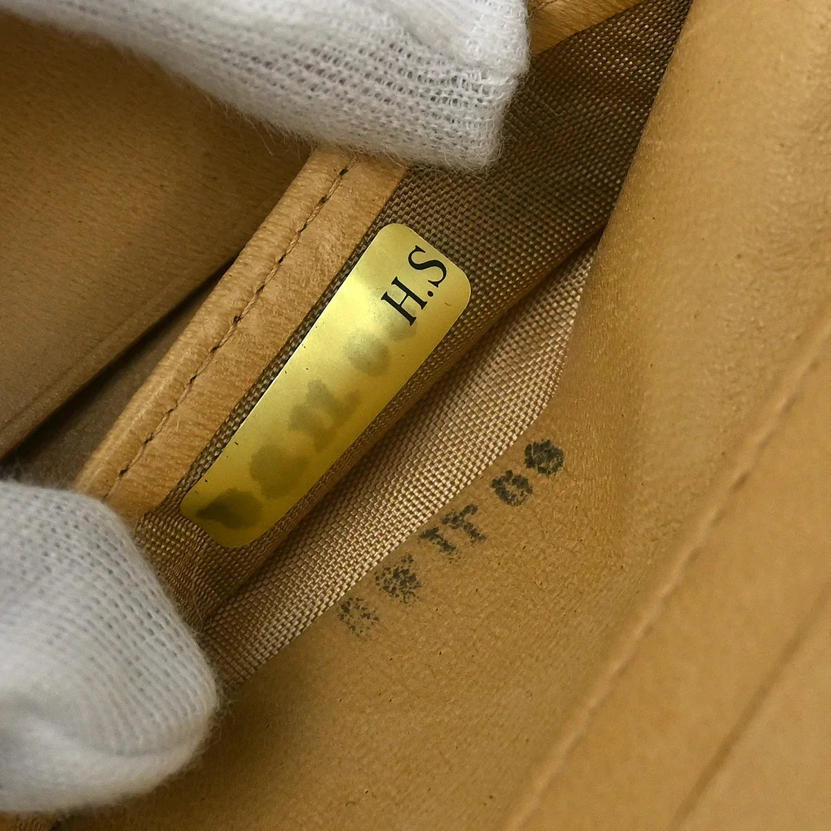 Chanel 2003-2004 Beige Caviar Bifold Wallet