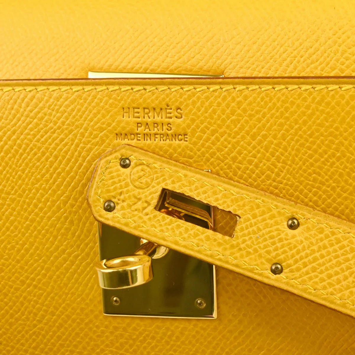 Hermes Jaune Courchevel Kelly 32 Sellier Handbag
