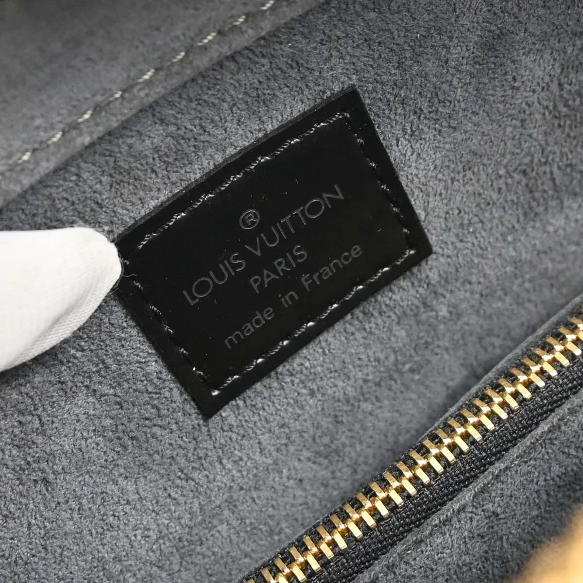 Louis Vuitton 2000 Black Epi Pont Neuf Handbag M52052
