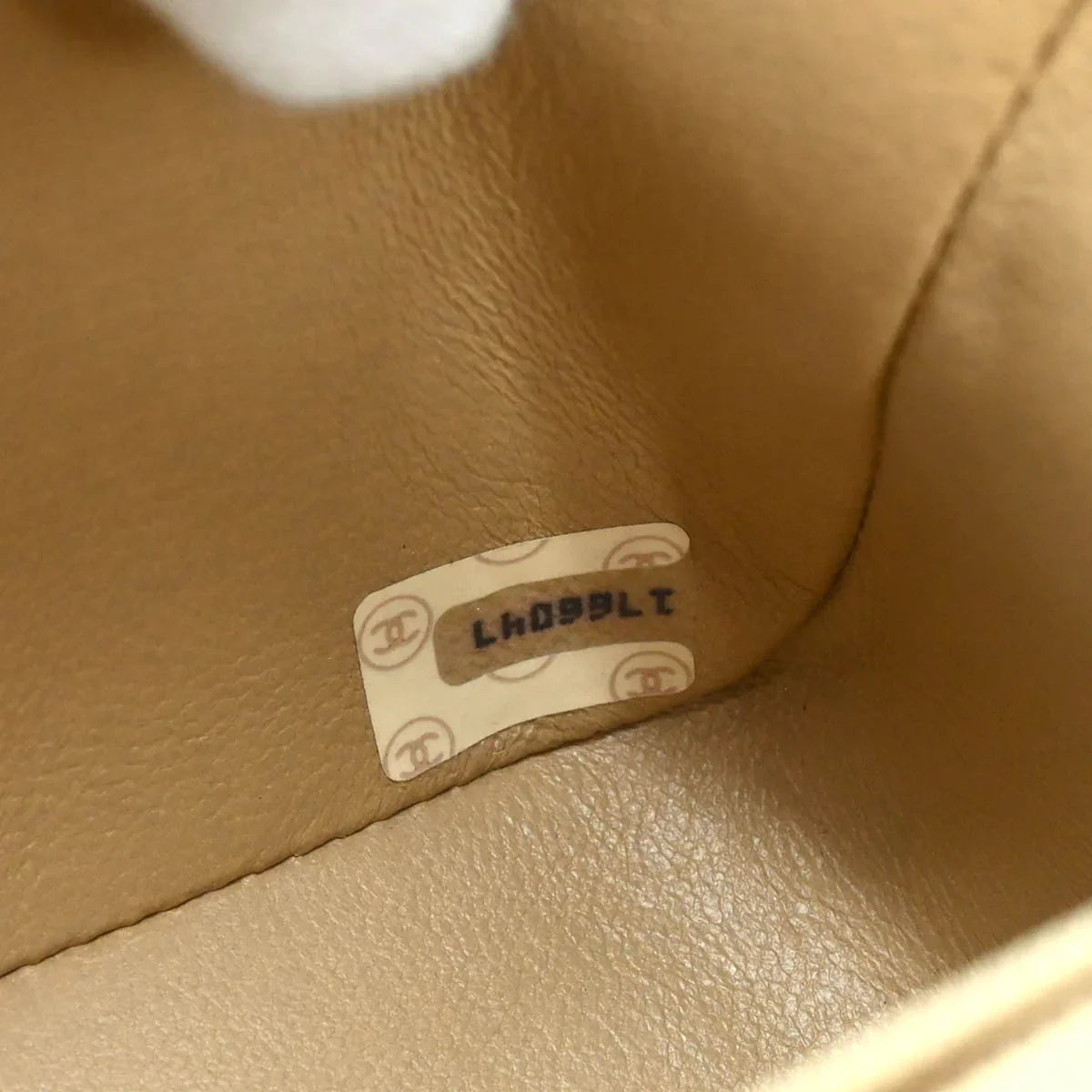 Chanel 1989-1991 Beige Lambskin Shoulder Bag