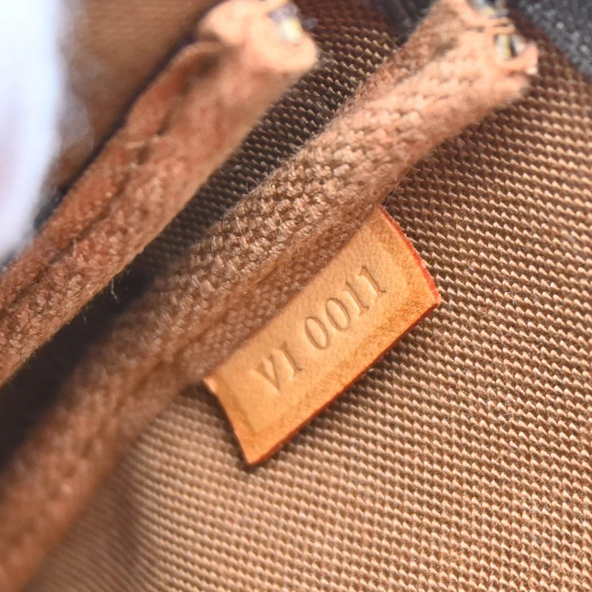 Louis Vuitton 2001 Monogram Pochette Accessoires Handbag M51980