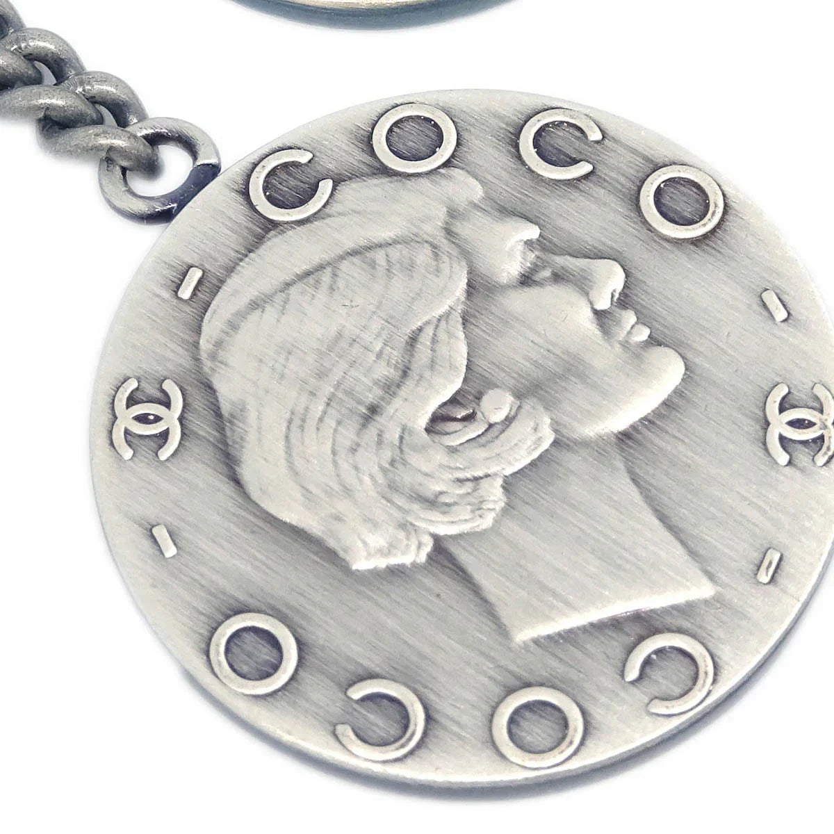 Chanel Silver Medallion Key Holder Small Good 08A