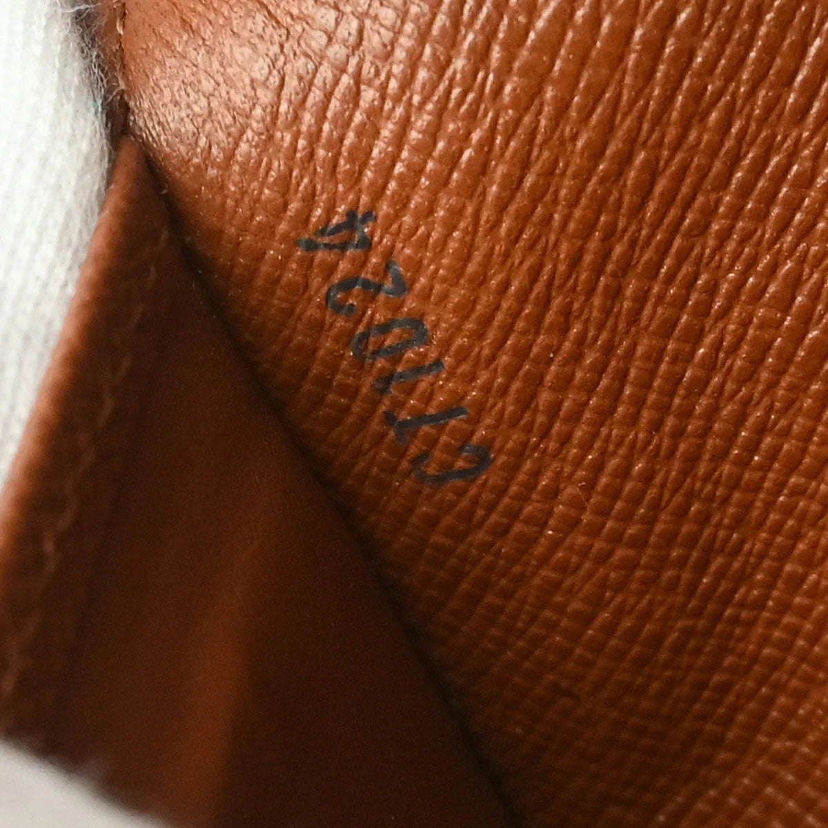 Louis Vuitton 2004 Monogram Porte Cartes Credit Wallet M60825