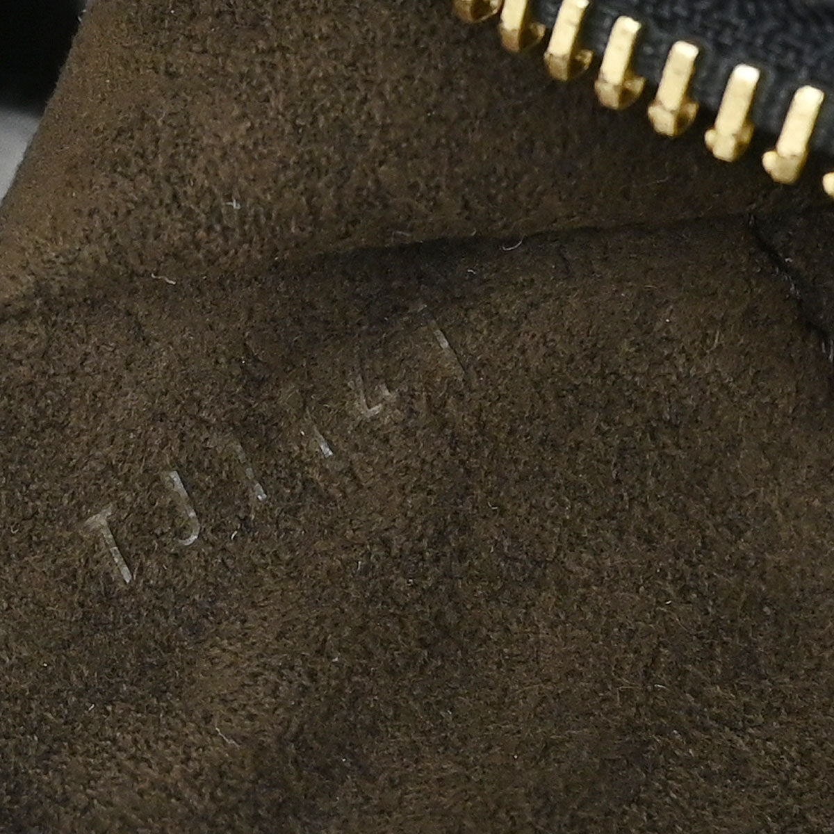 Louis Vuitton 2011 Black Mahina L Hobo Handbag M95765