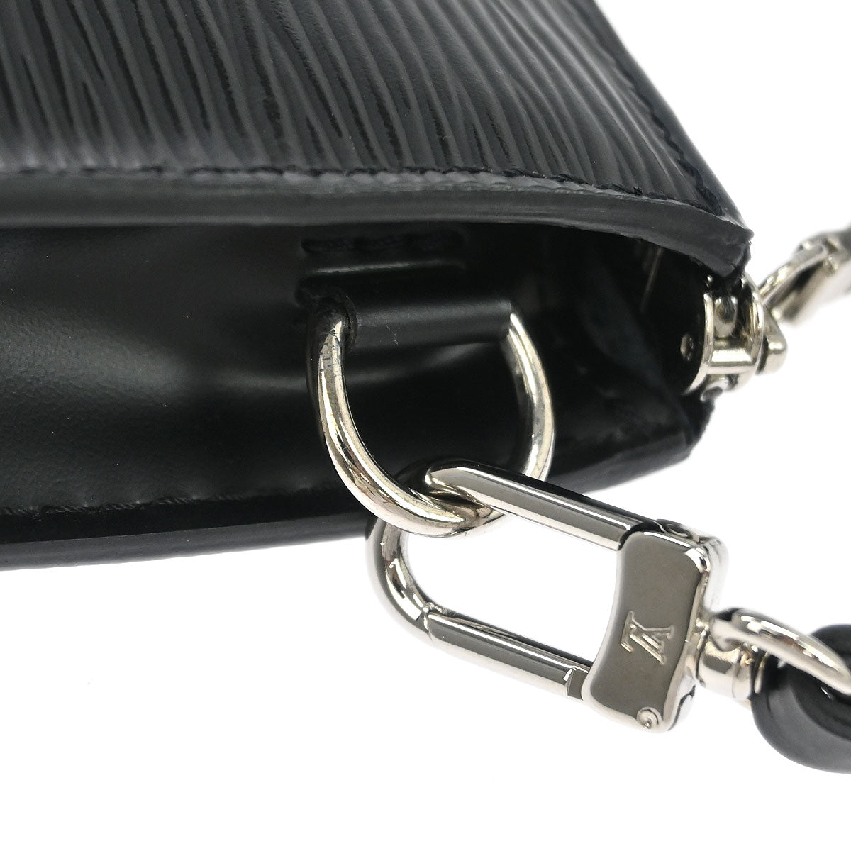 Louis Vuitton Black Epi Pochette Accessoires 24 Handbag M52982