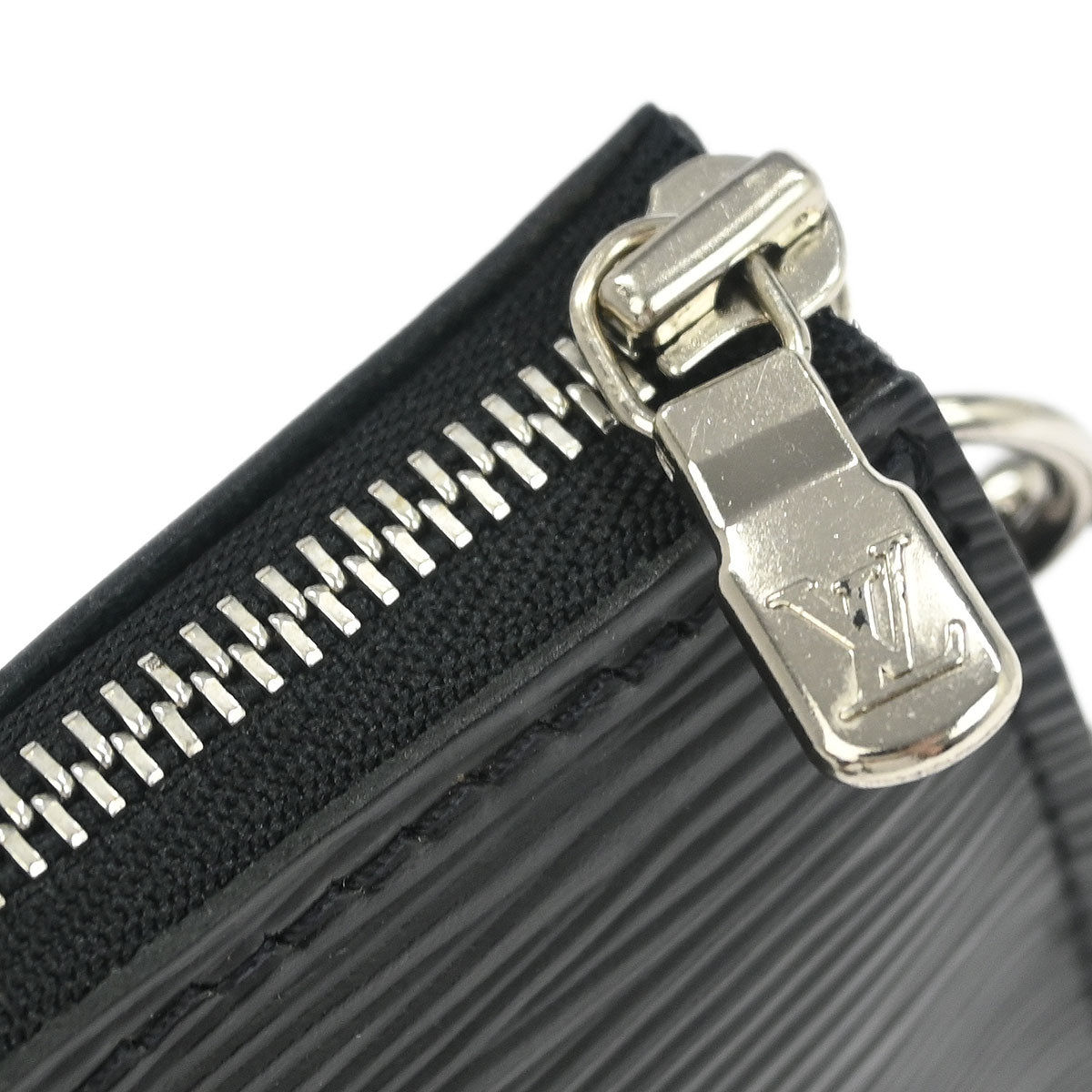 Louis Vuitton Black Epi Pochette Accessoires 24 Handbag M52982