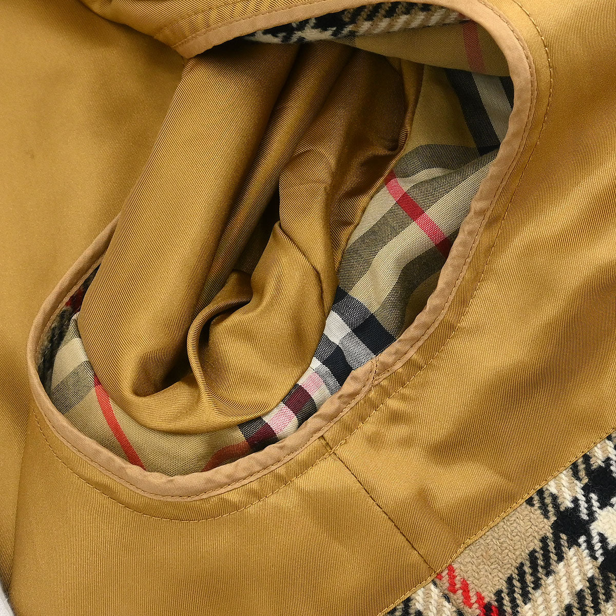Burberrys Trench Coat Beige