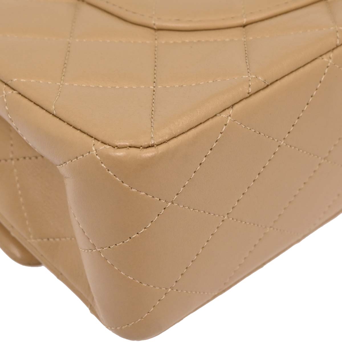 Chanel 1989-1991 Beige Lambskin Medium Classic Double Flap Shoulder Bag