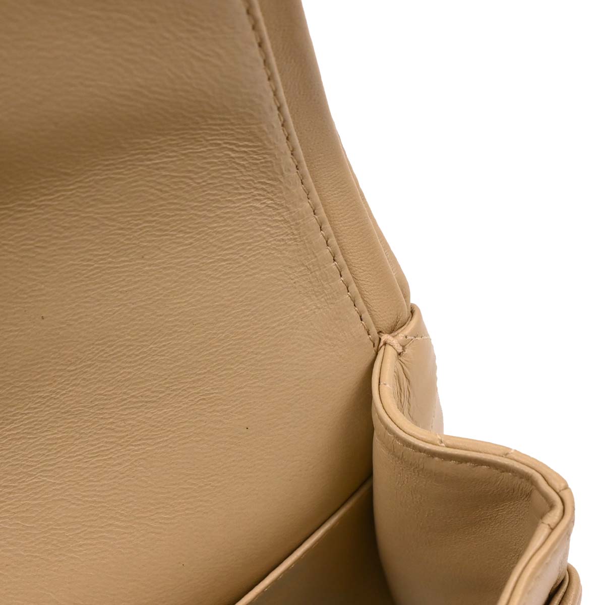 Chanel 1989-1991 Beige Lambskin Medium Classic Double Flap Shoulder Bag