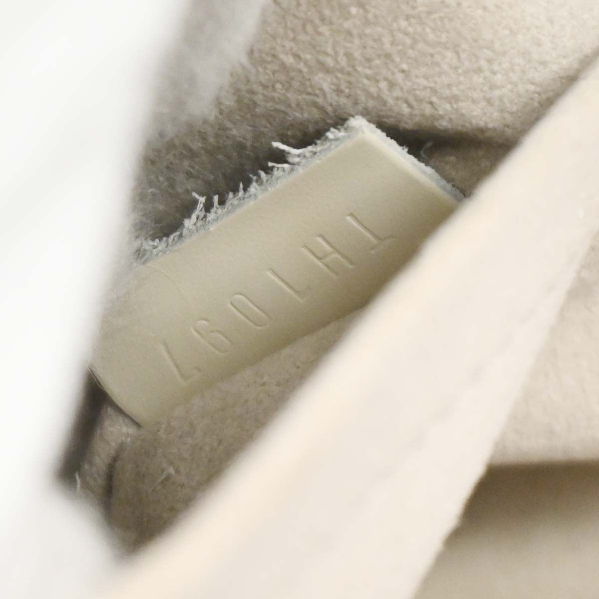 Louis Vuitton White Epi Pochette Montaigne Handbag M5929J
