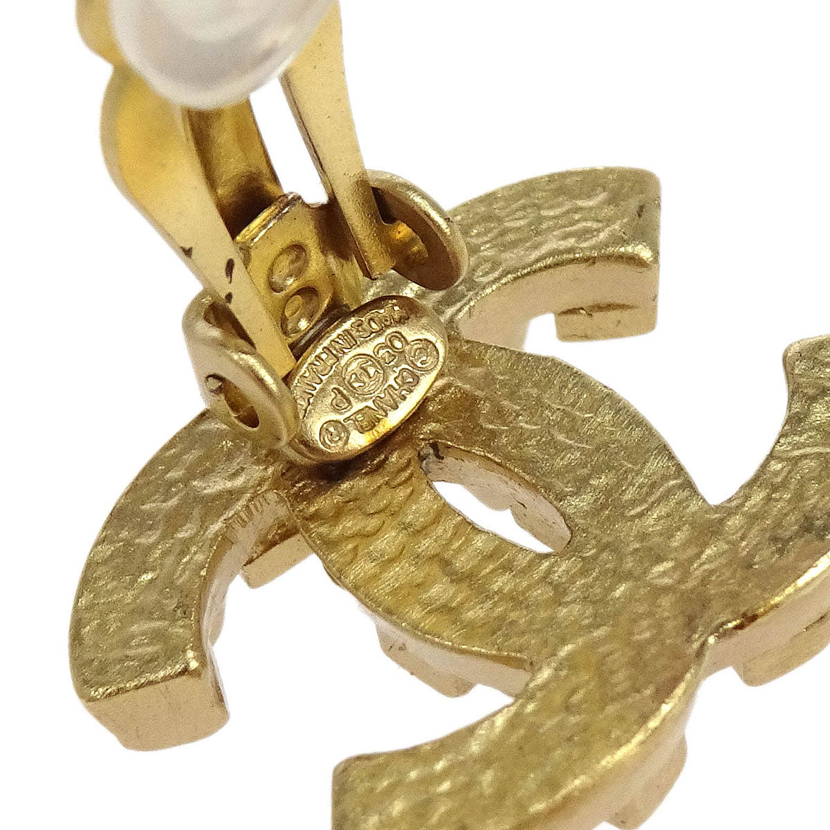 Chanel Gold CC Earrings Clip-On 03P