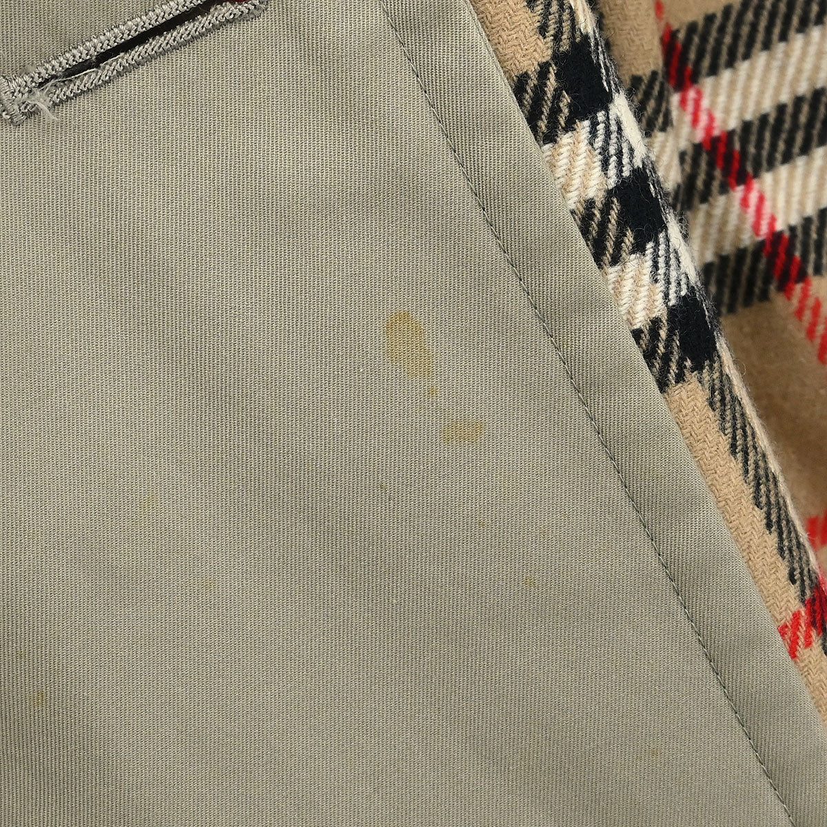 Burberrys Trench Coat Beige