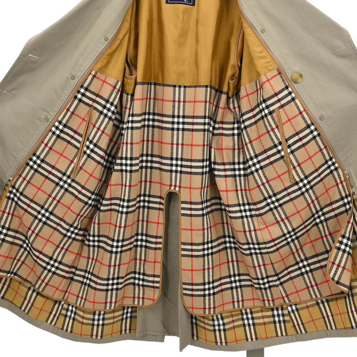 Burberrys Trench Coat Beige