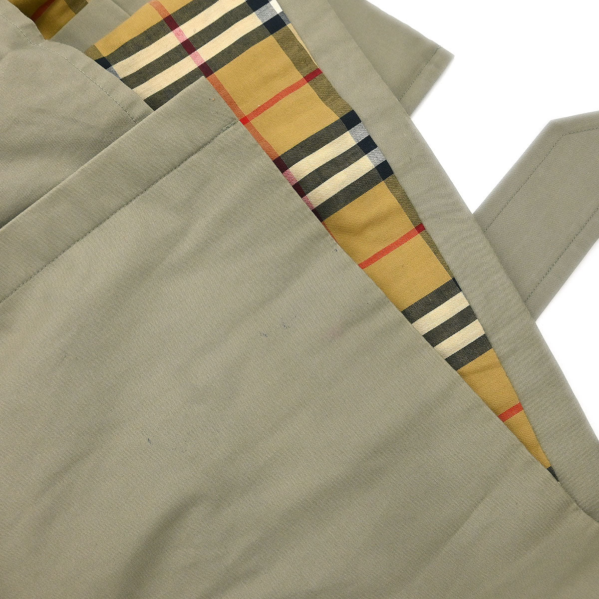 Burberrys Trench Coat Beige