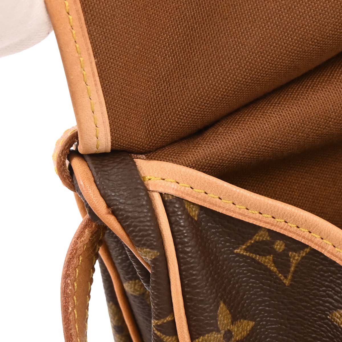 Louis Vuitton 1994 Monogram Saumur 30 Messenger Shoulder Bag M42256