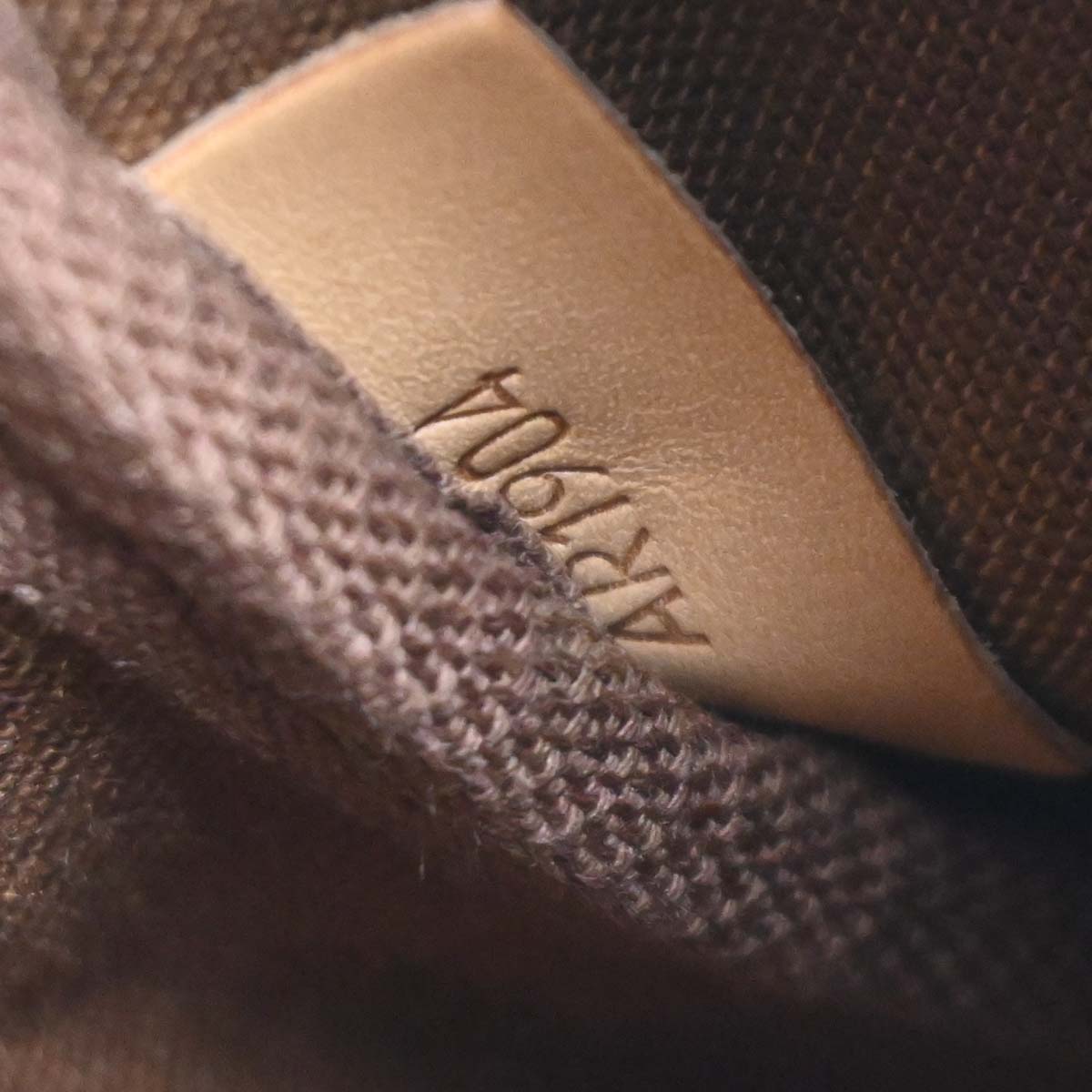 Louis Vuitton 1994 Monogram Saumur 30 Messenger Shoulder Bag M42256