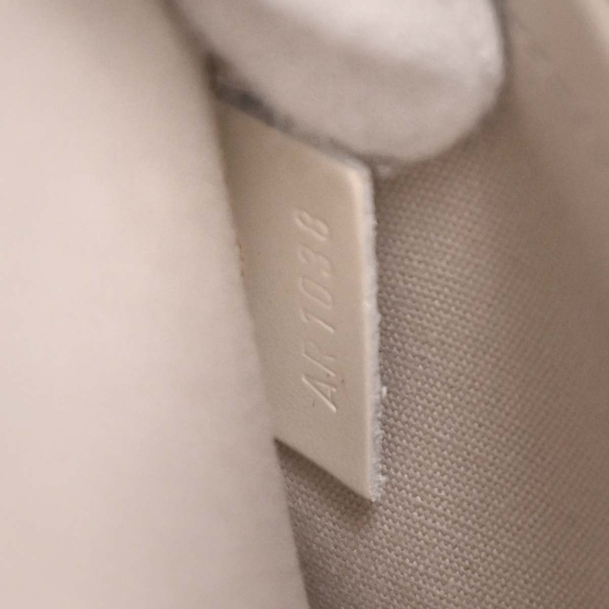 Louis Vuitton 2008 White Epi Madeleine PM Shoulder Bag M5933J