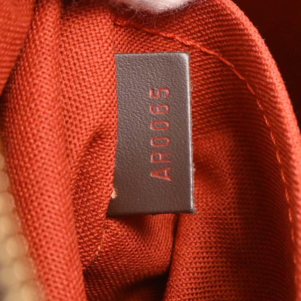 Louis Vuitton 2005 Damier Illovo MM Handbag N51995